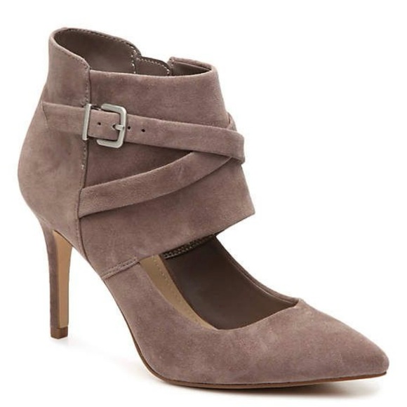 BCBG Taupe Leather bootie /Heels Sz 8.5 Pointed toe - Picture 1 of 7